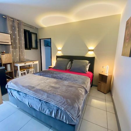 Hostal 170 Room 15 Service Appartement Льо Тампон Екстериор снимка