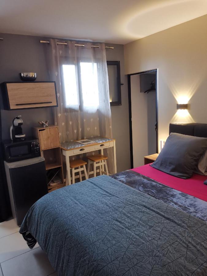 Hostal 170 Room 15 Service Appartement Льо Тампон Екстериор снимка