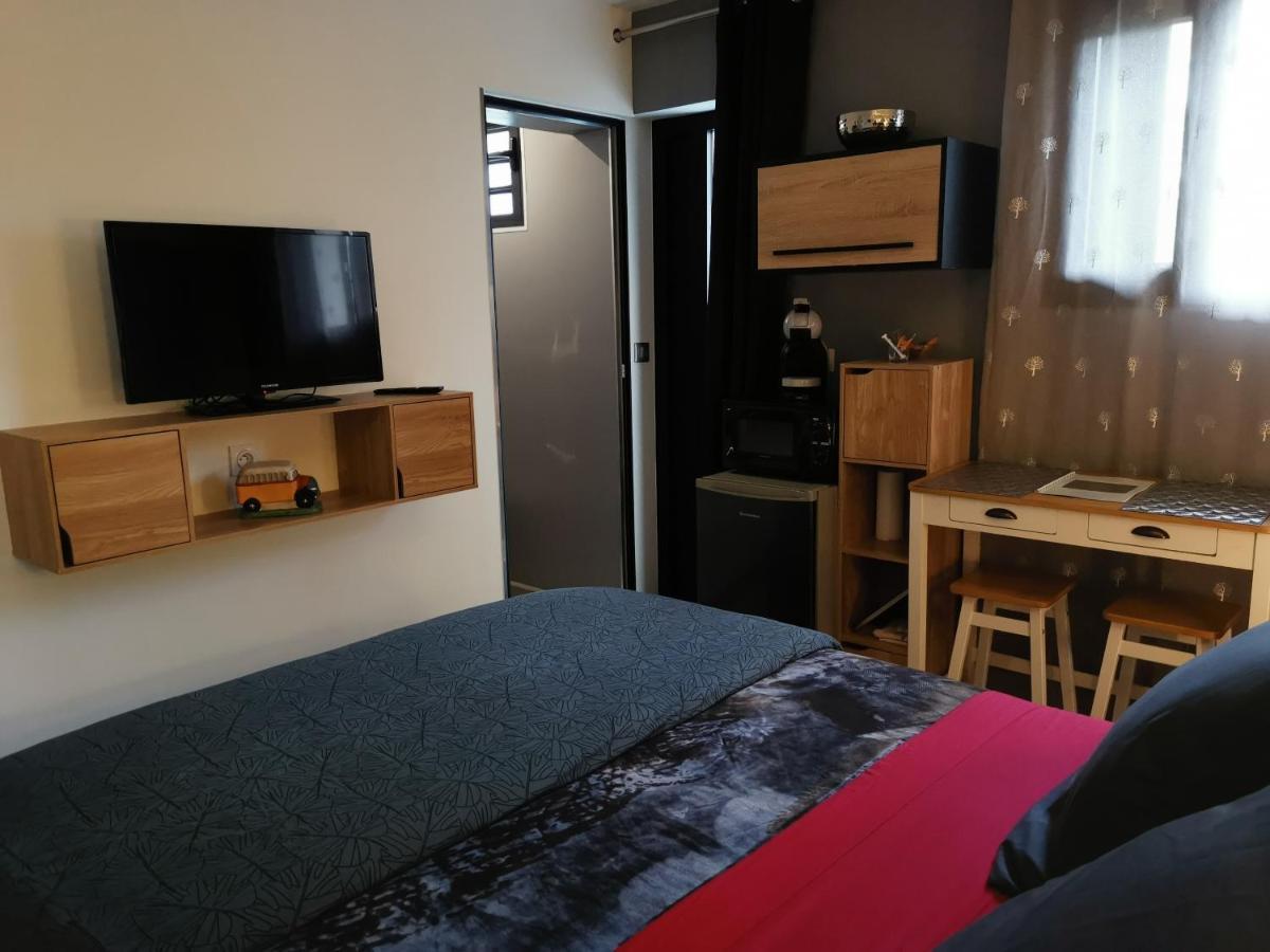 Hostal 170 Room 15 Service Appartement Льо Тампон Екстериор снимка
